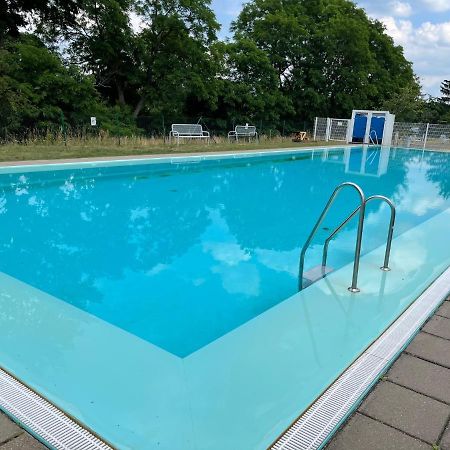 Unter Den Linden Apartment Халбе Екстериор снимка