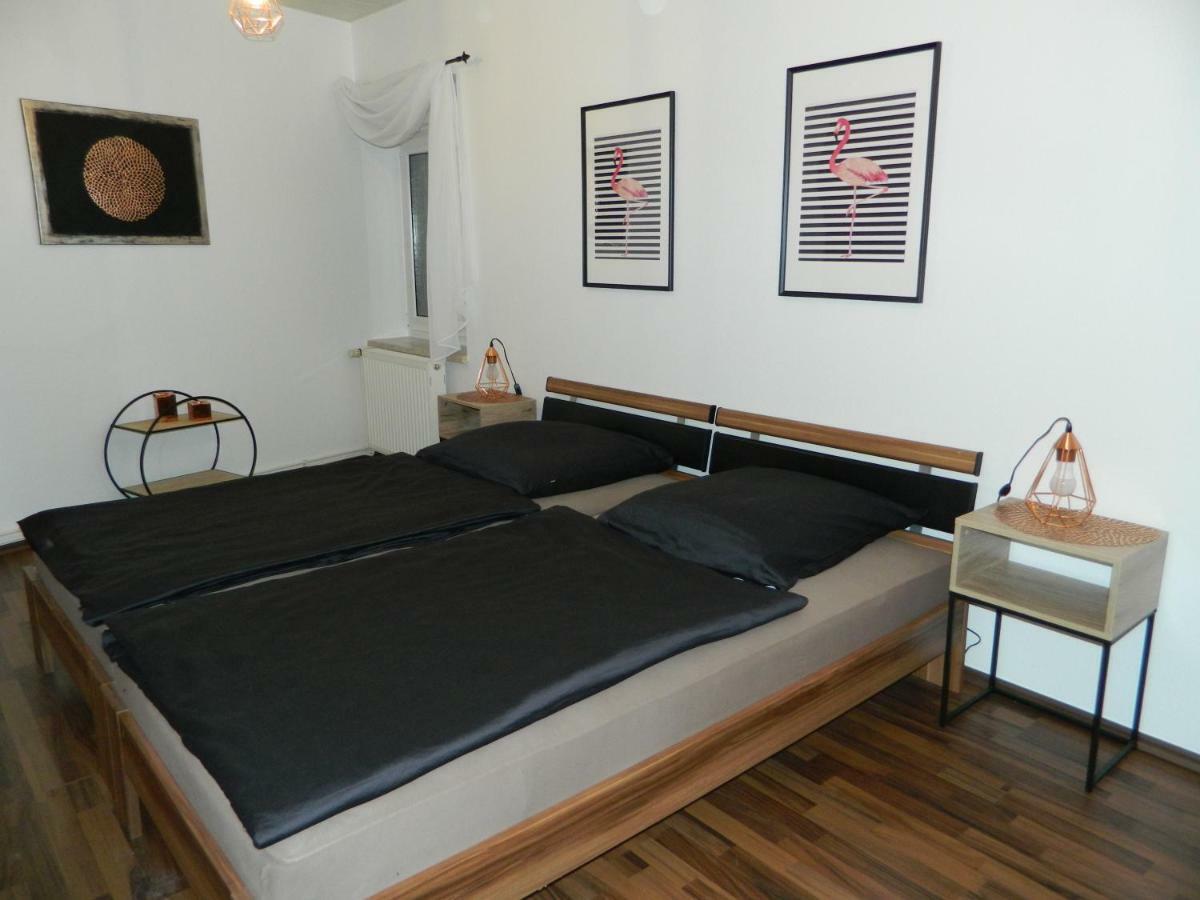 Unter Den Linden Apartment Халбе Екстериор снимка